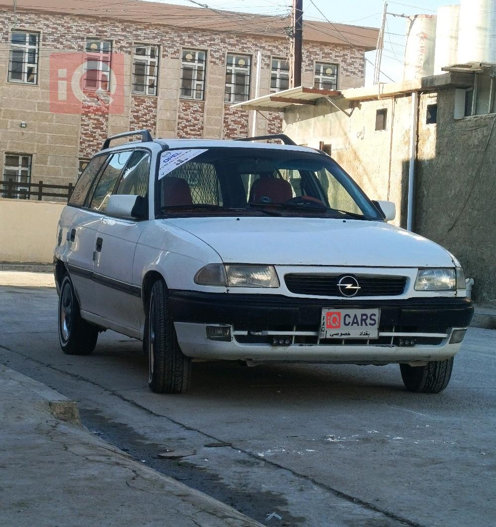 اوبل استرا